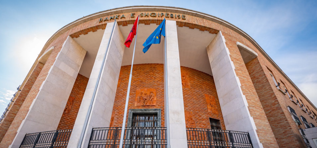 Kredia për individë dhe biznese vijoi rritjen në shtator, rritet huaja për blerje banese